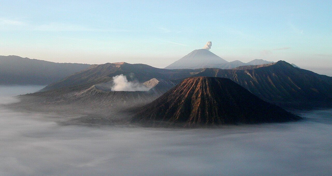 Sunrise Gunung Bromo di Laut Pasir